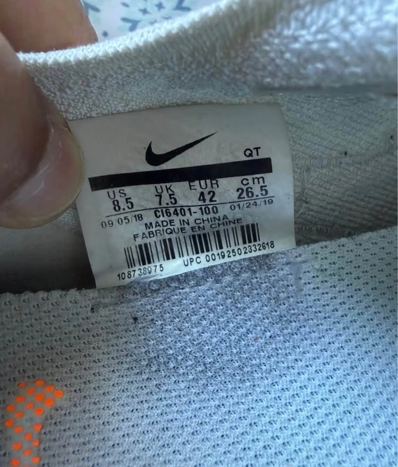 Nike Epic React Flyknit – Size 8.5 - photo 3