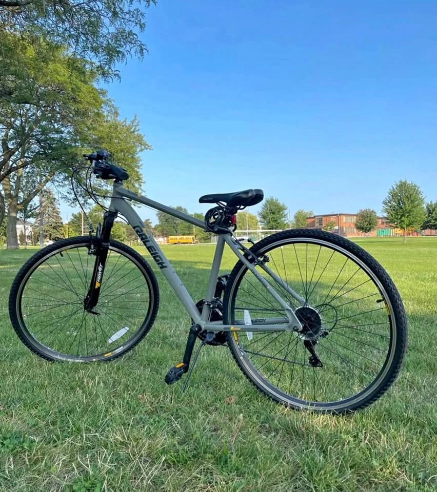 Raleigh Route hybrid bike - 700C