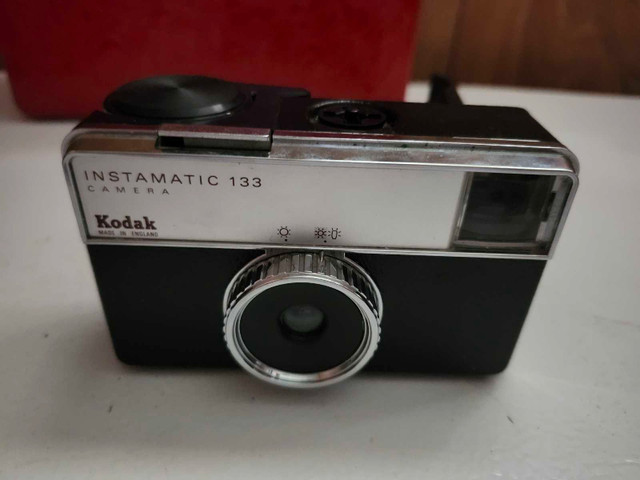 Kodak Instamatic 133 Camera with Case - photo 5