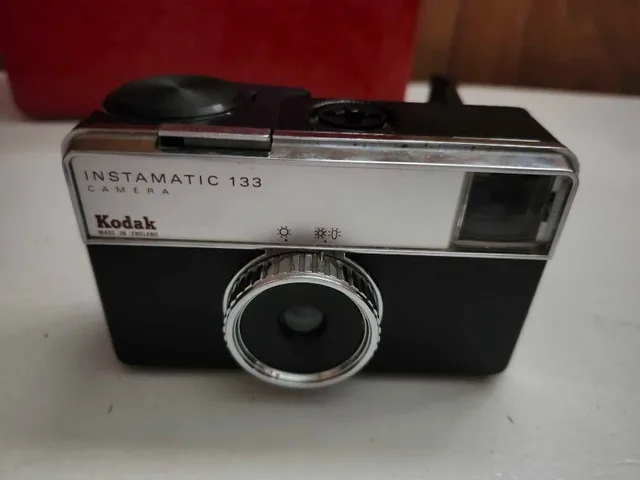 Kodak Instamatic 133 Camera with Case image indicator(5)