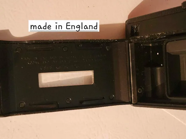 Kodak Instamatic 133 Camera with Case image indicator(8)