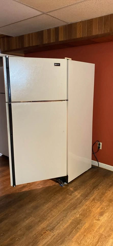 Maytag Top-Freezer Refrigerator - photo 3
