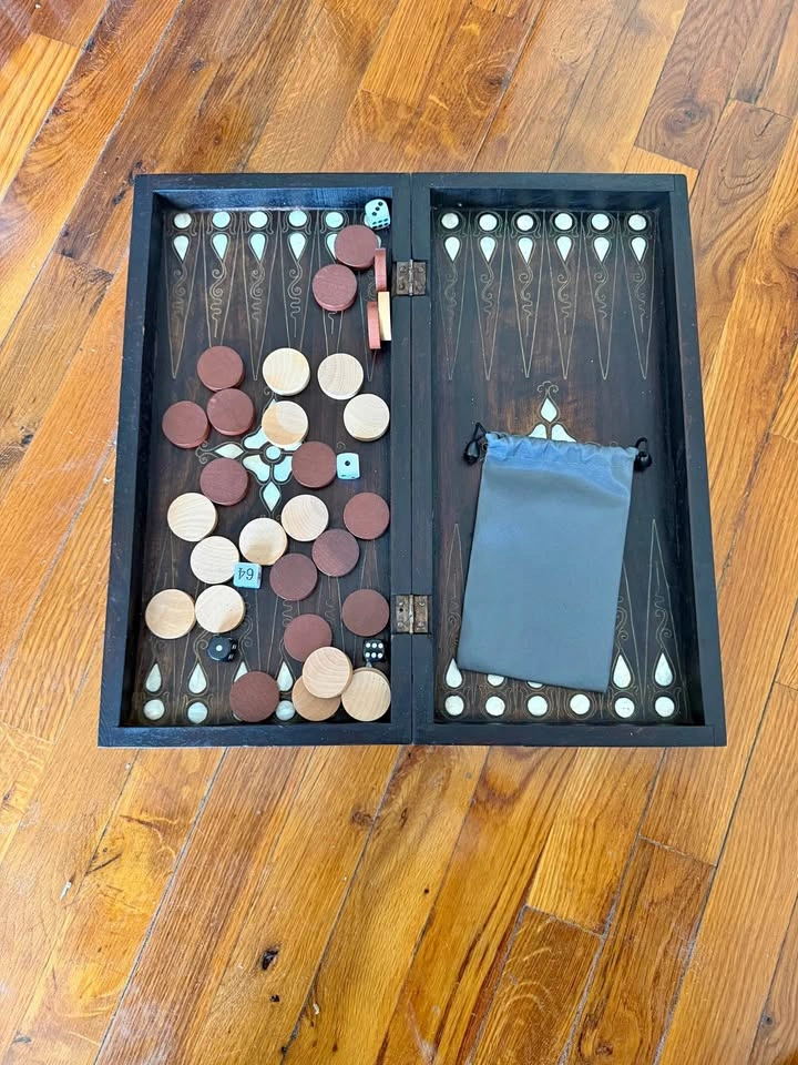 Backgammon set