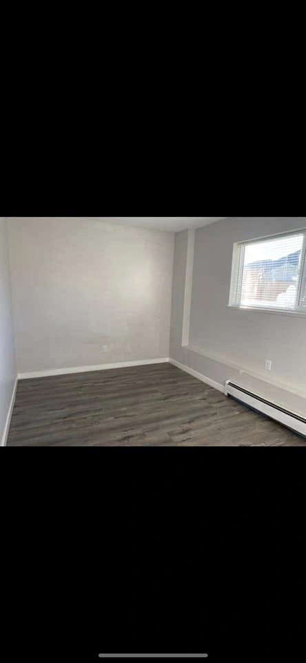 3 Beds 1 Bath - House for Rent in Surrey