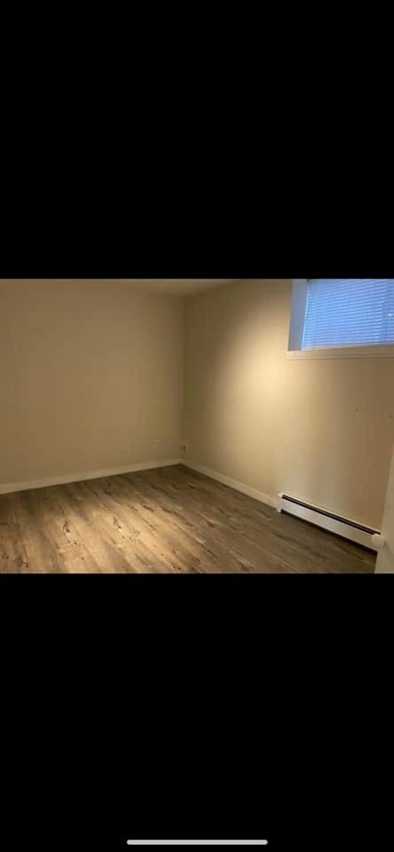 3 Beds 1 Bath - House for Rent in Surrey - photo 3