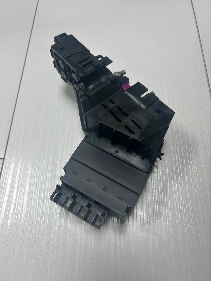 Mercedes ML/GL w166 Power Fuse box - photo 2