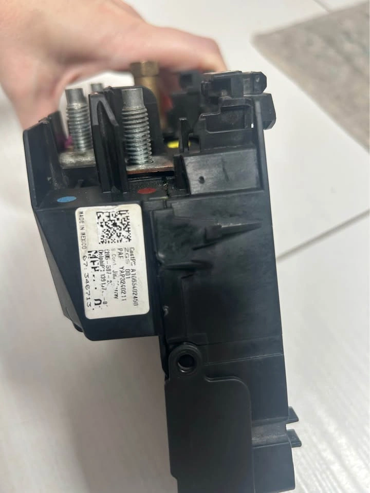 Mercedes ML/GL w166 Power Fuse box - photo 4