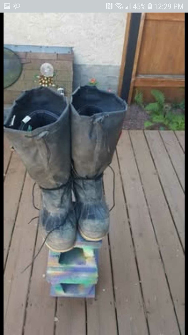 Baffin composite toe winter boots with insulated liners size 10