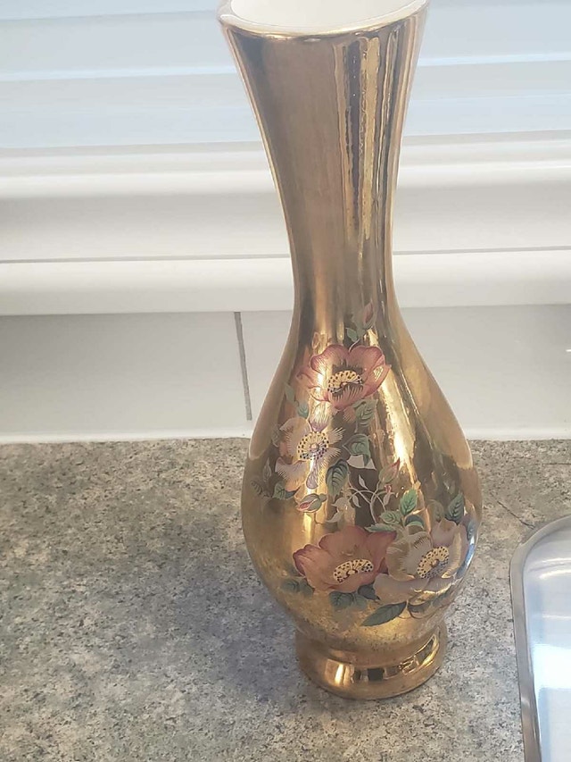 22K Weeping Gold Bud Vase – Hand-Painted Floral Detail