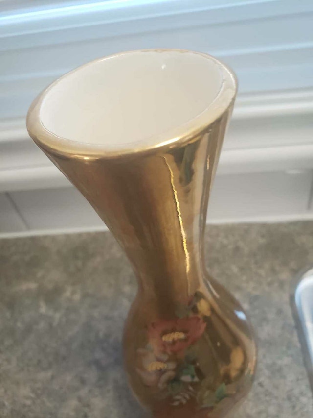 22K Weeping Gold Bud Vase – Hand-Painted Floral Detail - photo 3