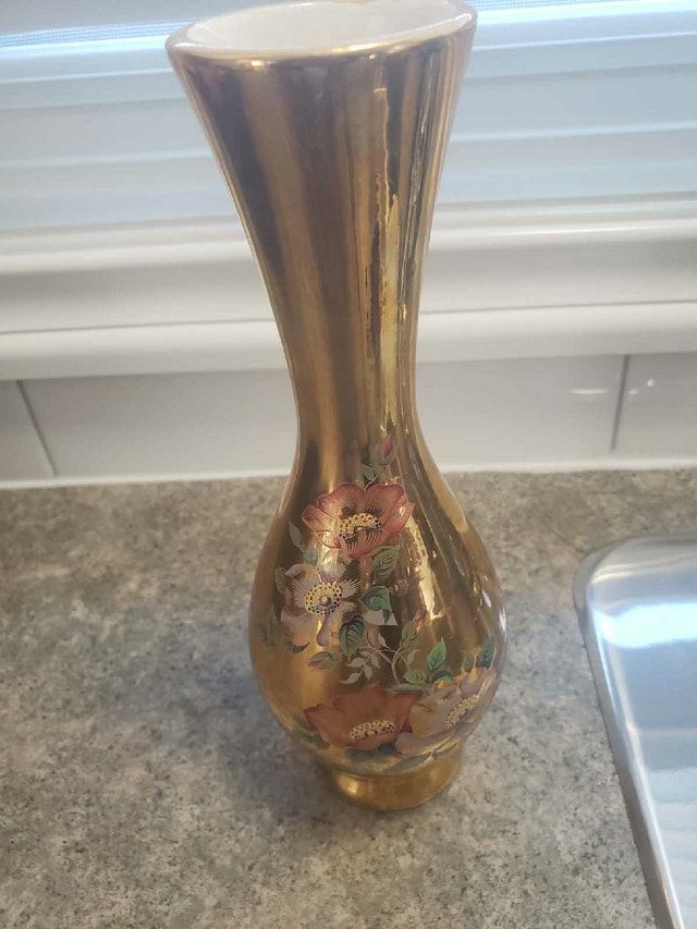 22K Weeping Gold Bud Vase – Hand-Painted Floral Detail - photo 4