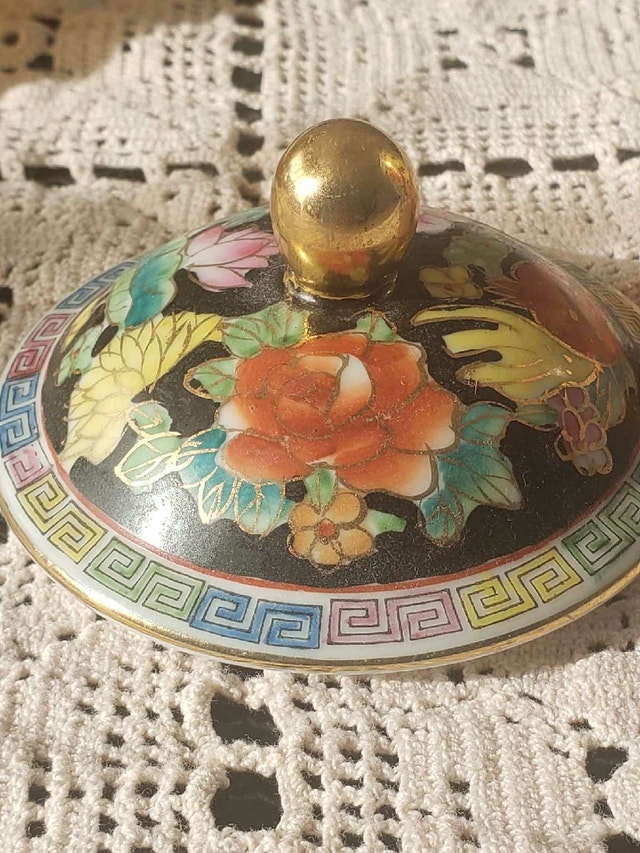 Vintage Floral Chinese Porcelain Ginger Jar with Lid - photo 3