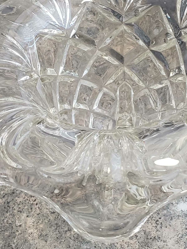 Vintage Indiana Glass "Diamond Point" Footed Ruffled - photo 3