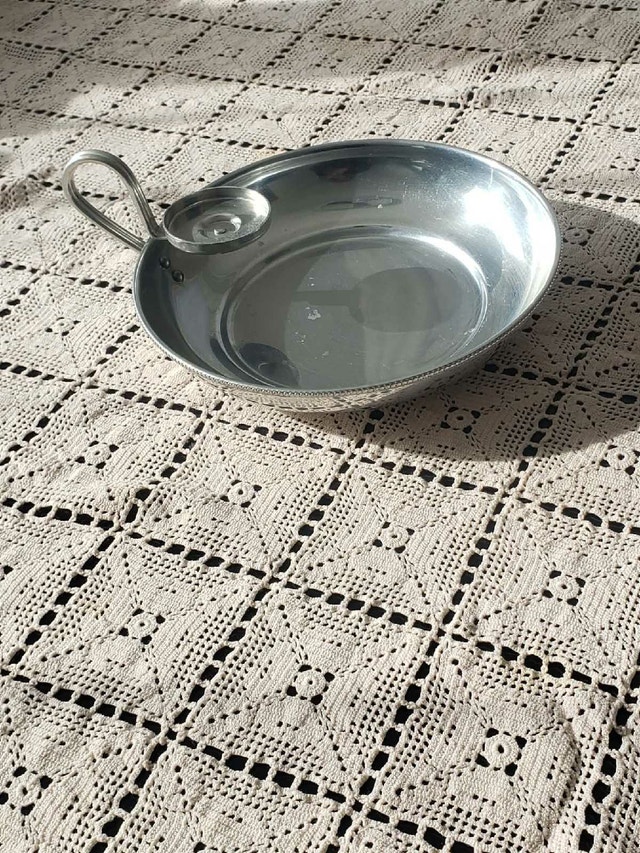 Vintage Buenilum Hammered Aluminum Silent Butler / Crumb Catcher - photo 4