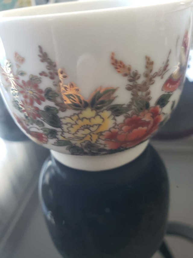 Vintage Decor Bundle: 8 Fine China Cups + Hidden Key Clock - photo 3