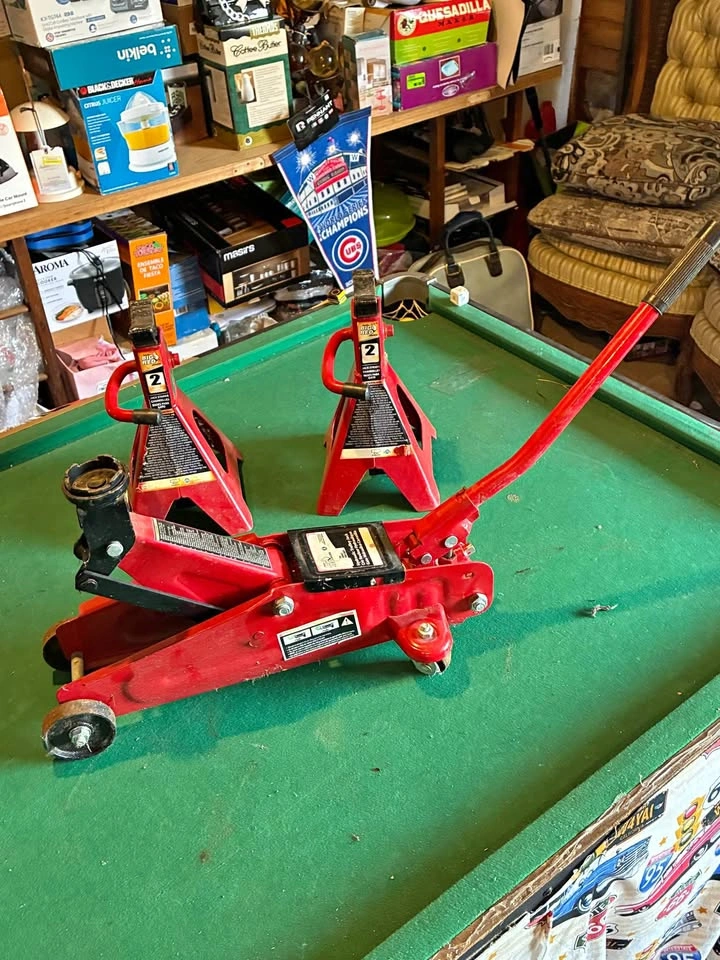 2 ton hydraulic jack with two 2 ton stands