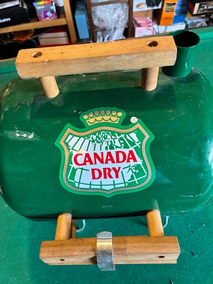 Vintage Canada Dry tailgate grill - photo 2