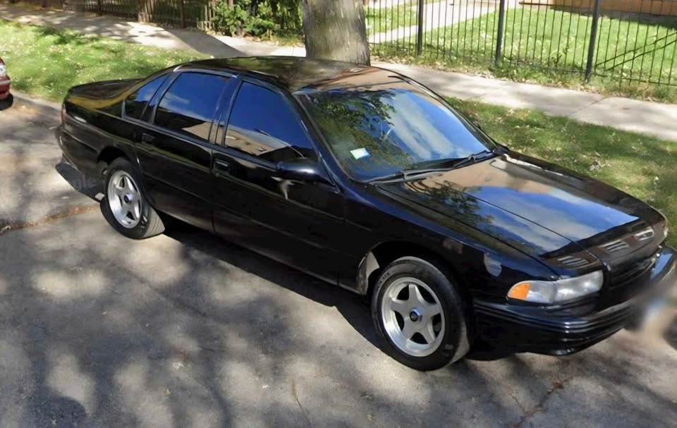 1995 Chevrolet Caprice Classic LS Sedan 4D - photo 2