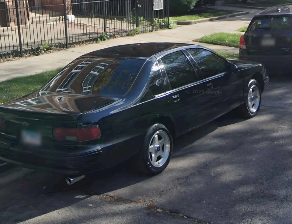 1995 Chevrolet Caprice Classic LS Sedan 4D - photo 3