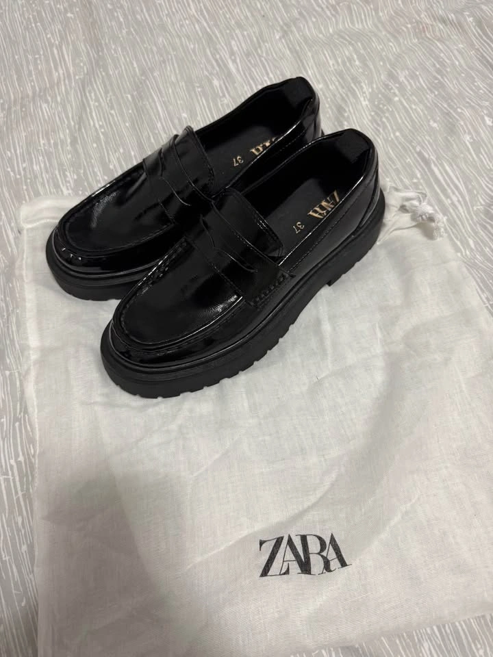 Black patent loafers - photo 2