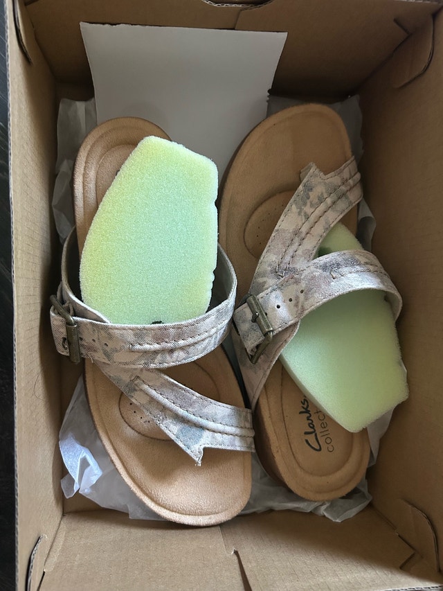 Clarks Brynn Madi Sandals -7.5 - photo 2