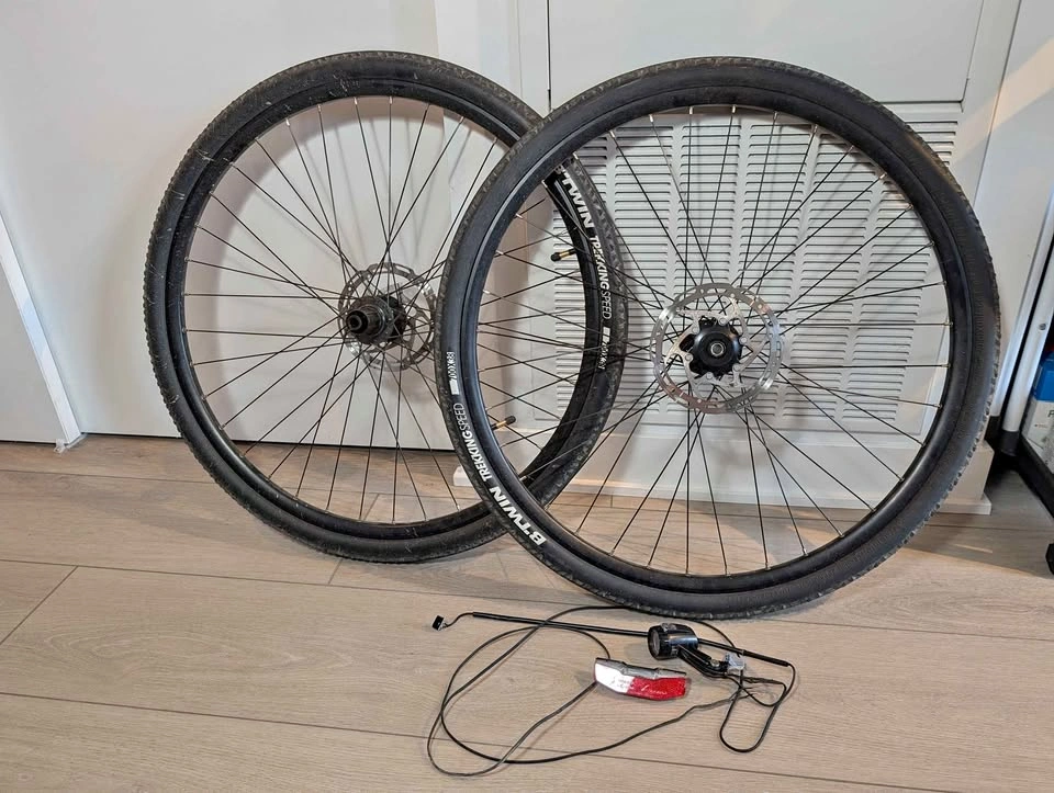 Shimano Deore XT Dynamo Hub Wheelset 700C + Lights