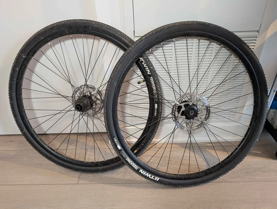 Shimano Deore XT Dynamo Hub Wheelset 700C + Lights - photo 2