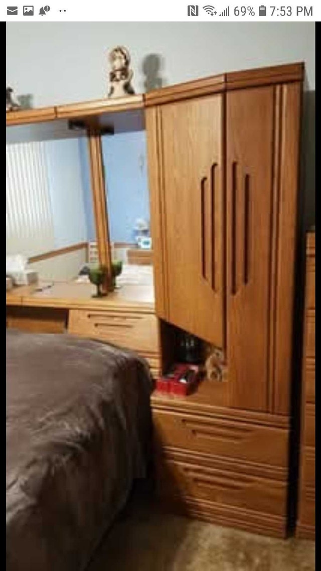 Headboard wall unit, builtin nightstands, and mirrors - photo 3