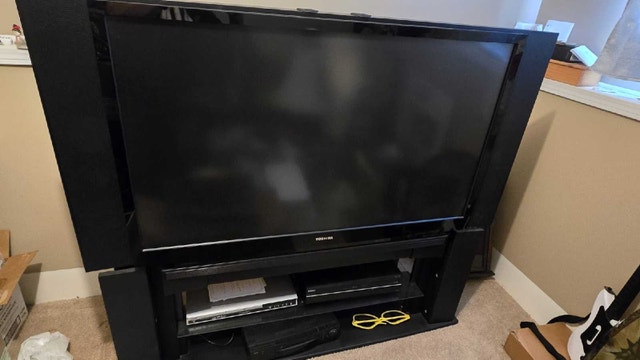 Toshiba 52" DLP TV with custom stand - photo 2