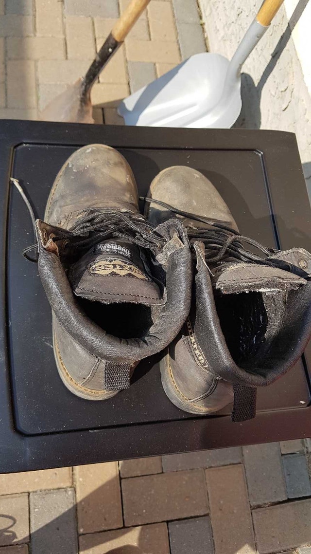 Dexter hiking boots in good condition size 8 millwoods pickup