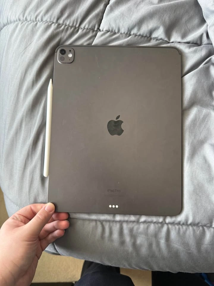 13” iPad Pro (M4) with Magic Keyboard and Apple Pencil Pro - photo 3