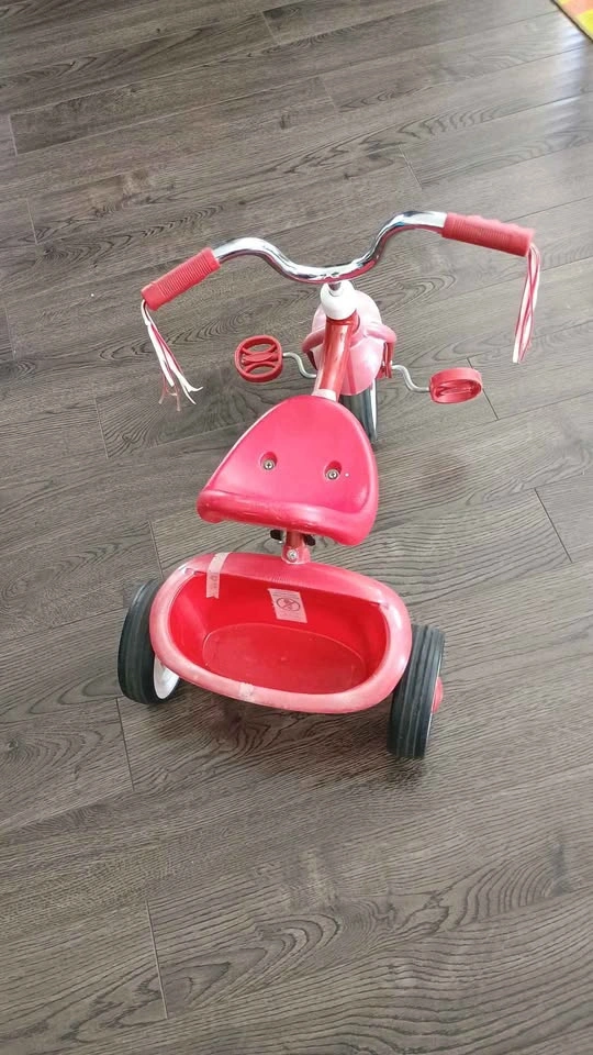 Radio Flyer Tricycle - photo 2