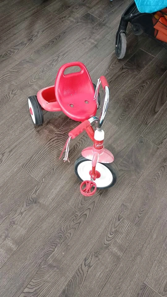 Radio Flyer Tricycle - photo 3