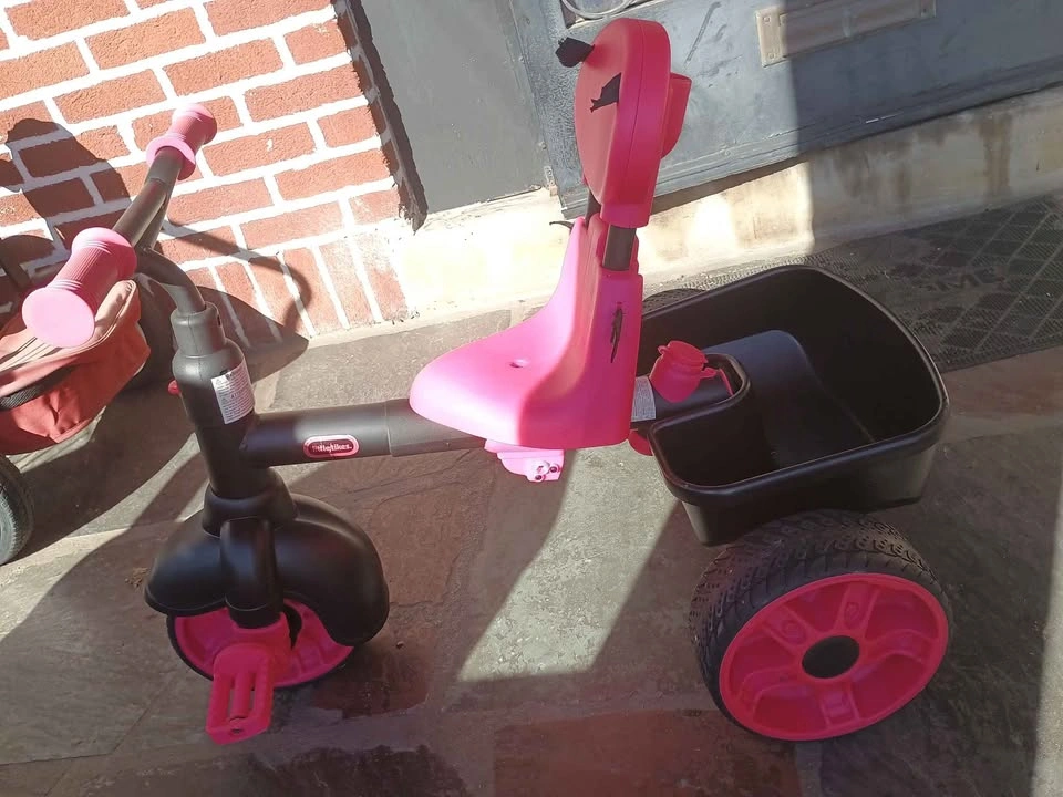 Pink tricycle for girls ages 2 to 5 - photo 2