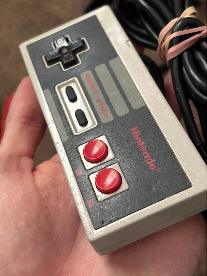 Nintendo NES Controller - photo 2