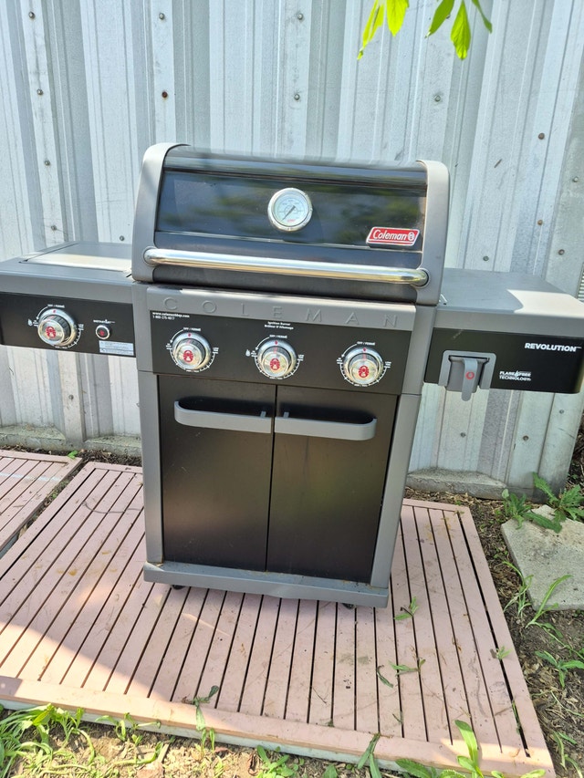 Coleman BBQ natural gas barbeque Grill
