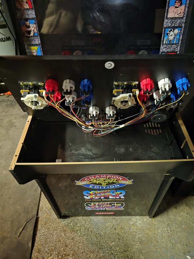Street fighter arcade 1up 3/4 scale system (not working) - photo 4