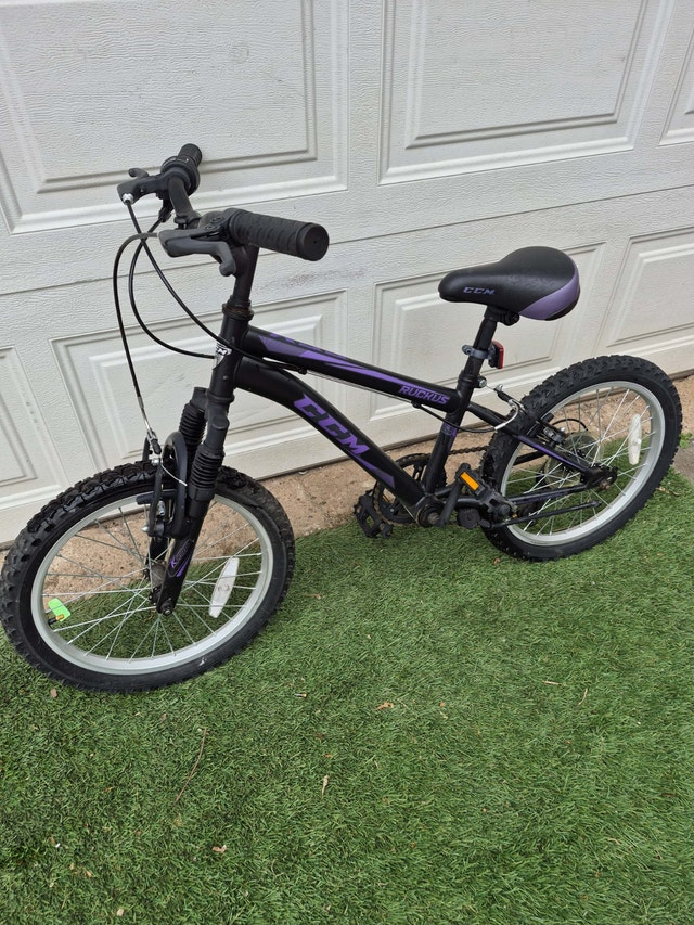 18'' wheel CCM Ruckus mountain bike black purple
