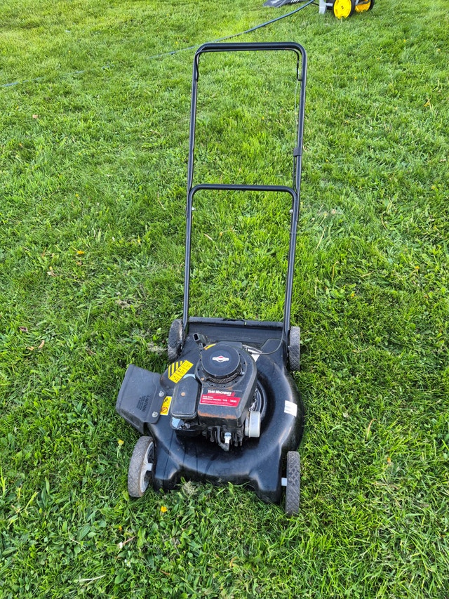 Gas lawnmower 21'' cut yard machines 4.5HP black