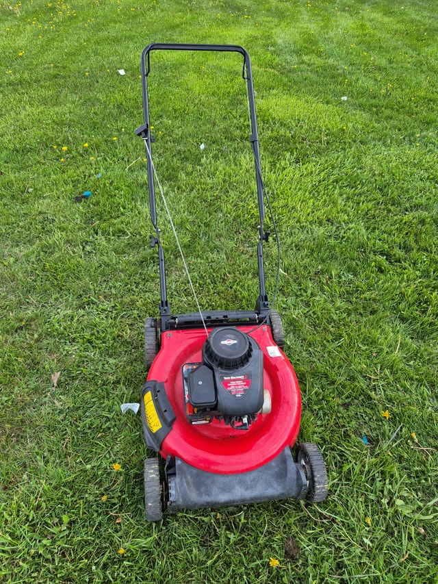 Gas lawnmower 21'' cut yard machines 5HP red