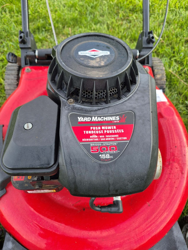 Gas lawnmower 21'' cut yard machines 5HP red - photo 2