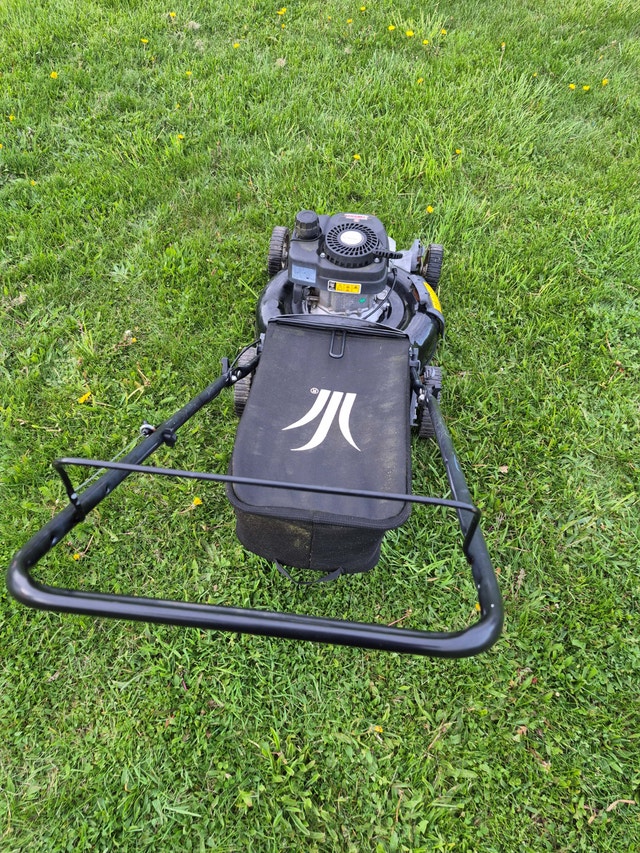 Gas lawnmower 21'' cut yard machines 140cc power more Bag