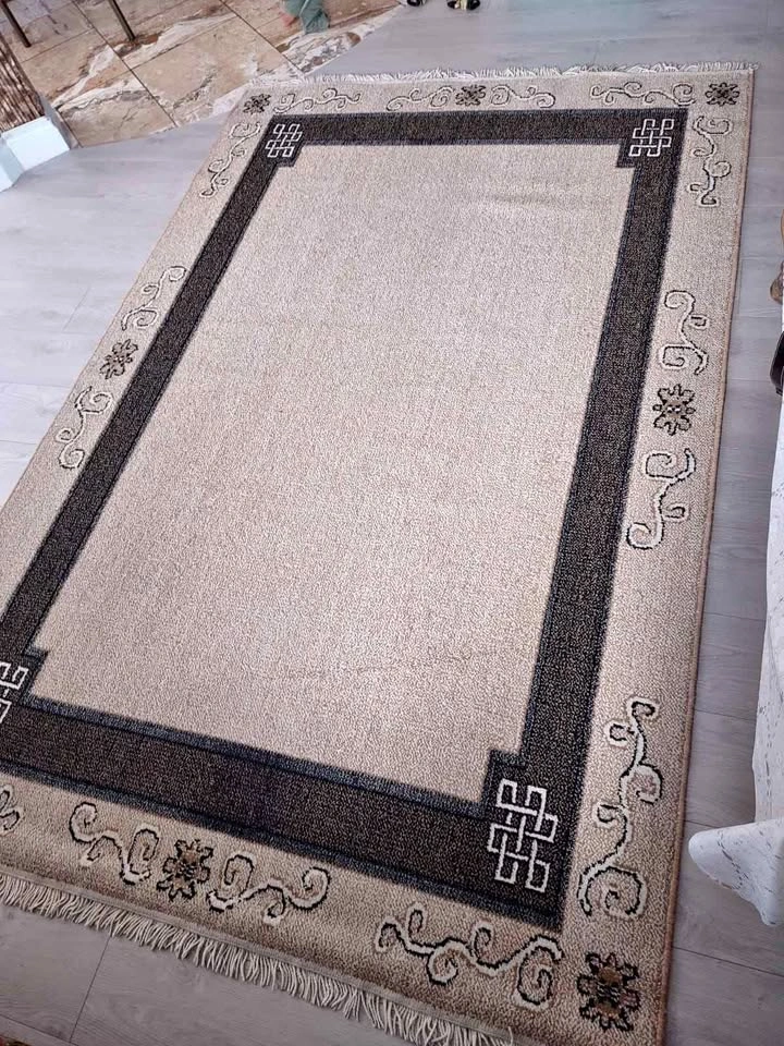 Oriental rugs 100"×64"