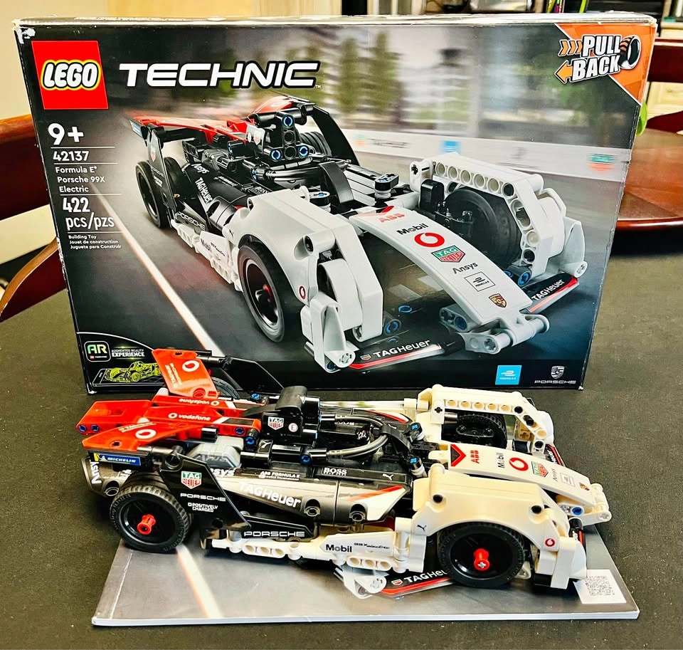 LEGO Technic Formula E Porsche 99X (42137) - Complete Set
