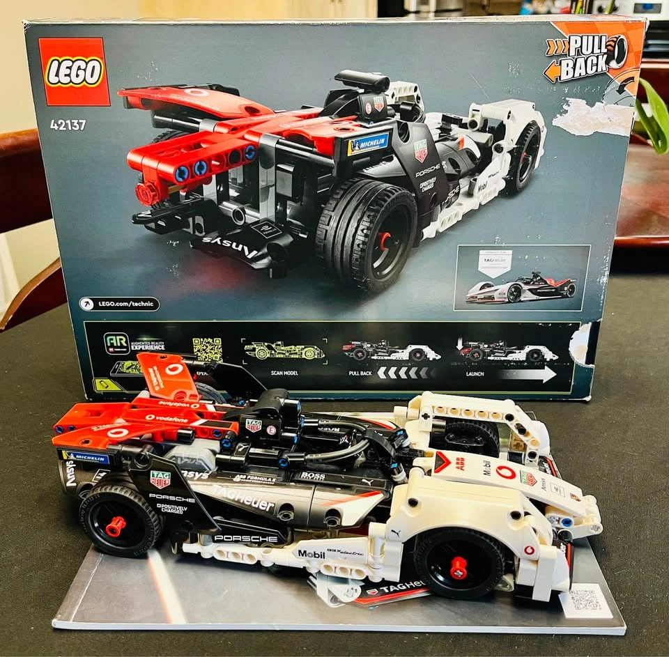 LEGO Technic Formula E Porsche 99X (42137) - Complete Set - photo 2