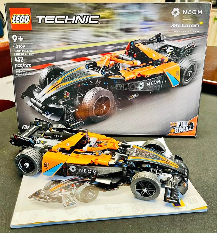 LEGO Technic NEOM McLaren Formula E Team (42169)