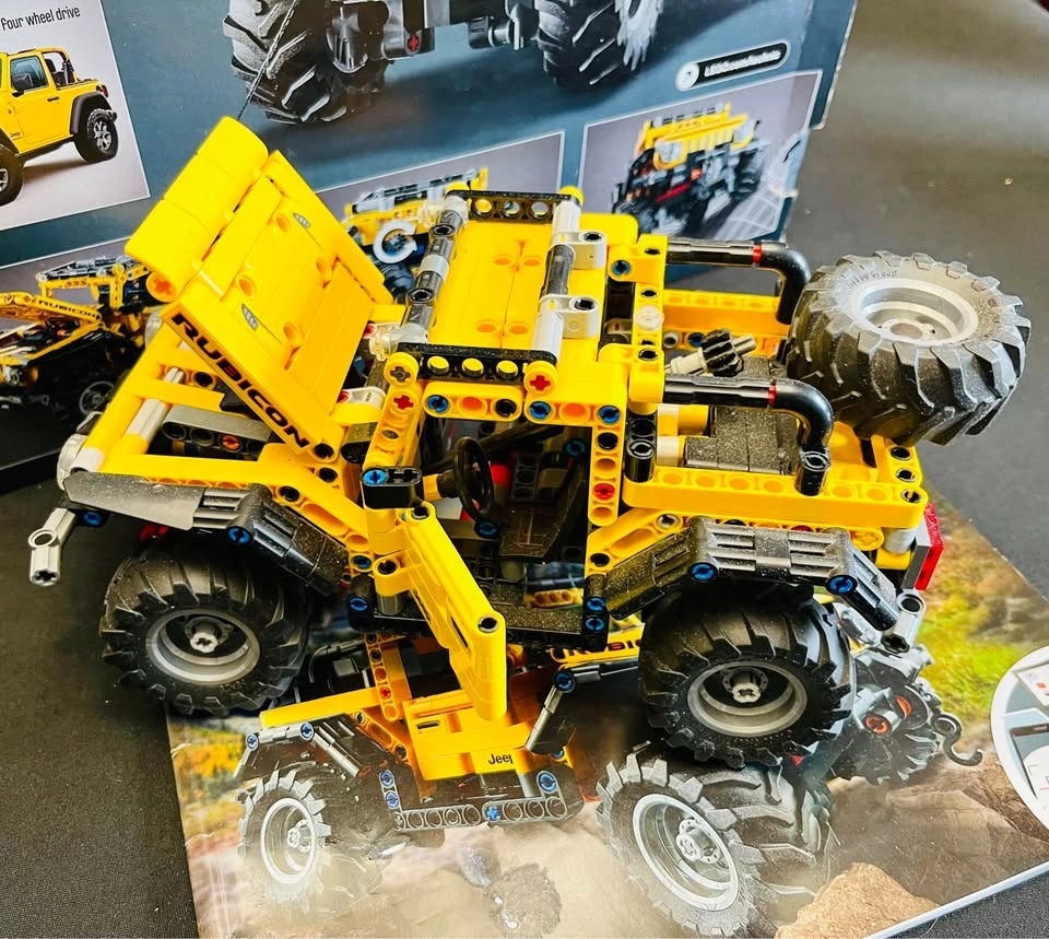 LEGO Technic - Jeep Wrangler (42122) Used Complete Set - photo 4