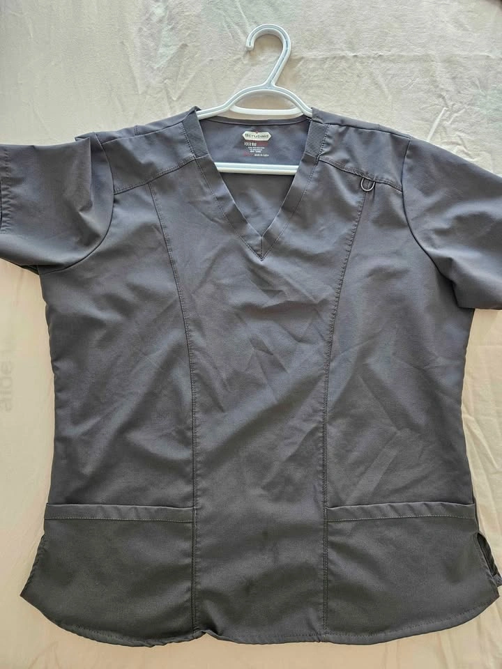 3 scrub suits - photo 2
