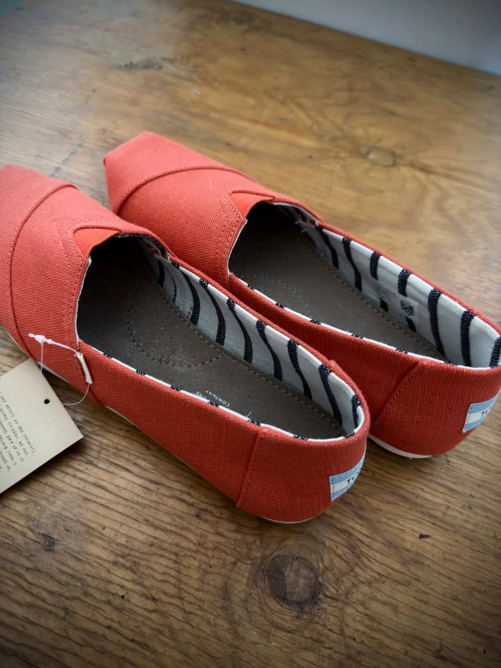 TOM's Cherry Tomato Heritage Canvas - Women's Size 10 - photo 2