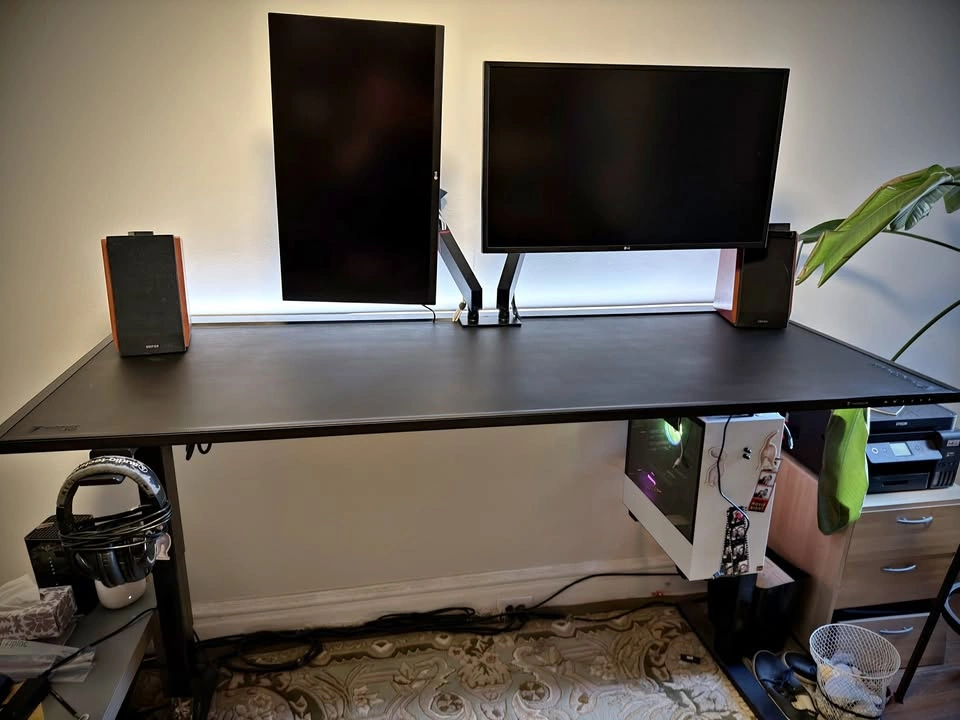 Secret Lab MAGNUS PRO XL Complete Desk Setup
